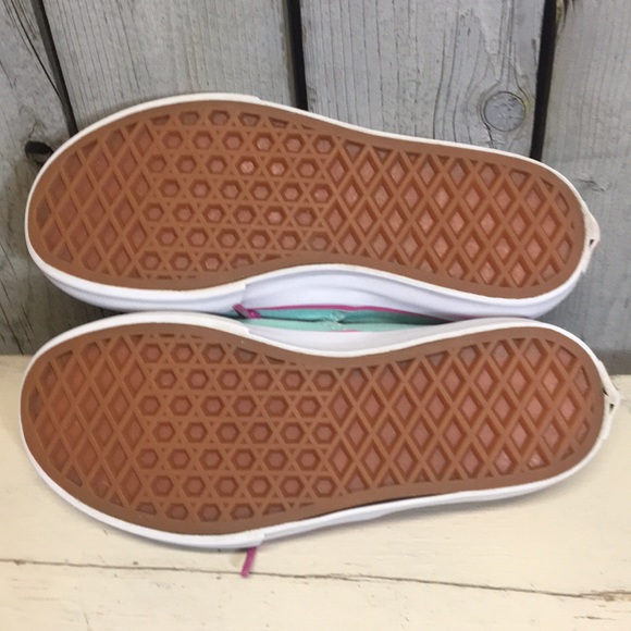 Kid’s Vans - Picture 7 of 8